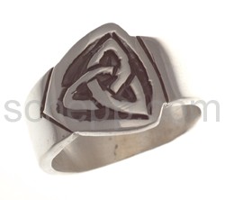 Ring knot design, wide