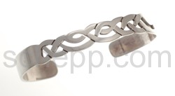 Bangle with Celtic knot design