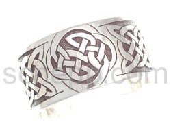 Bangle with Celtic knot design