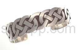 Bangle with Celtic knot design