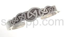 Bangle with Celtic knot design