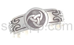 Bangle with Celtic motif and knot design