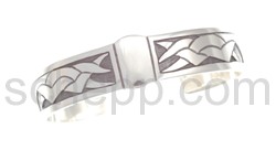 Bangle with Celtic knot design