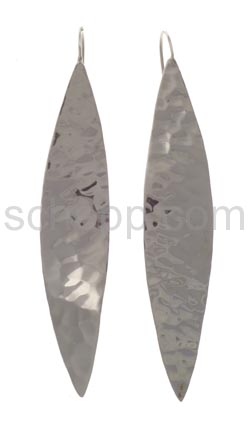 Drop earring with hammered structure, leaf shape
