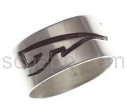 Ring mit Tribalmotiv