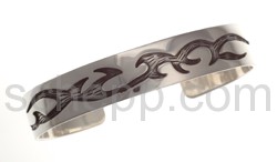 Tattoo bangle, Tribal design