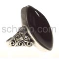 Ring mit Onyx, Navetteform