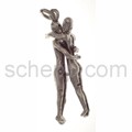 Anhänger, Paar in Umarmung, mit beweglichen Figuren